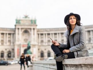 Mujer visitando Viena