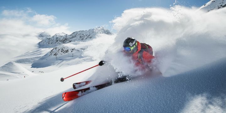 ⓒ  Andre Schönherr Esquiador en el valle de Stubai
